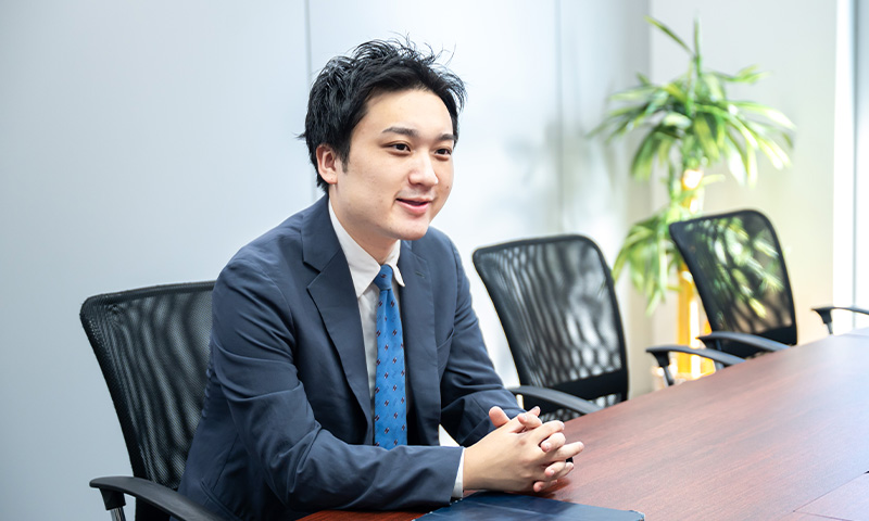 先輩社員インタビュー