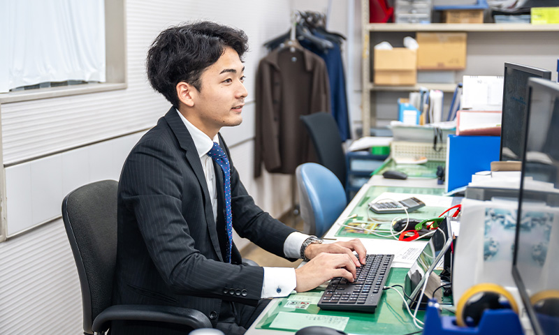 先輩社員インタビュー